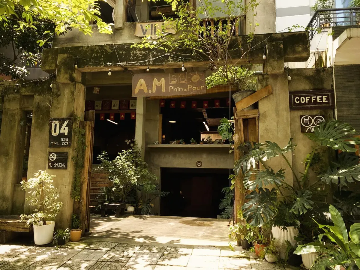 AM Phinpour không gian